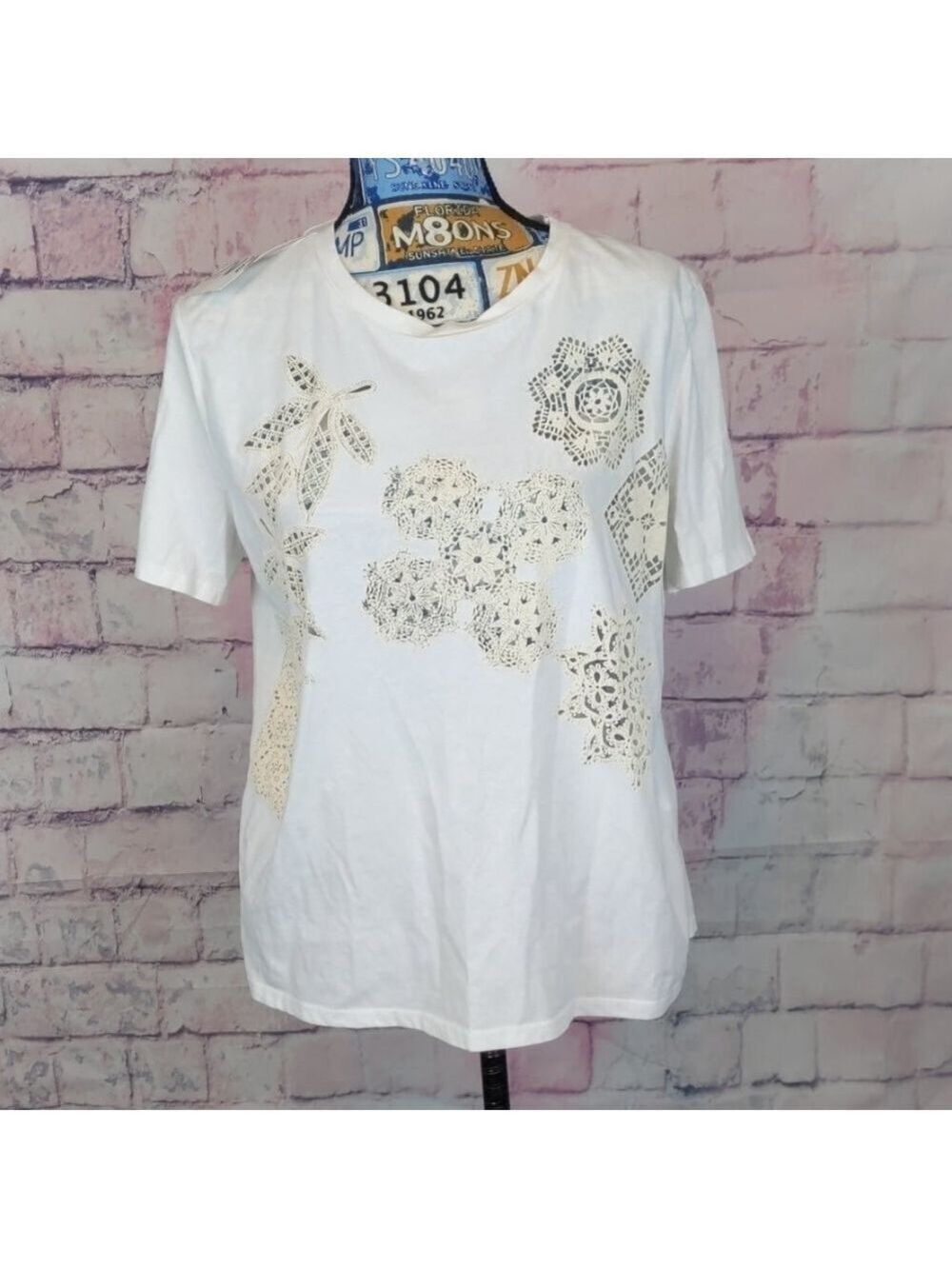 Nwt ZARA - beautiful flower mesh white cream shirt med.